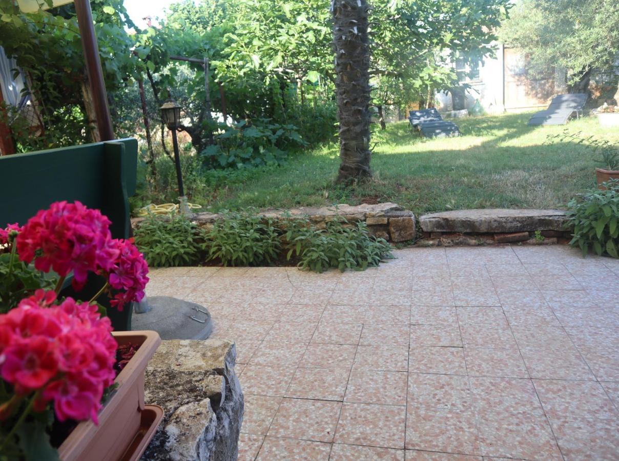 Apartmani Jelena Porec Exterior photo